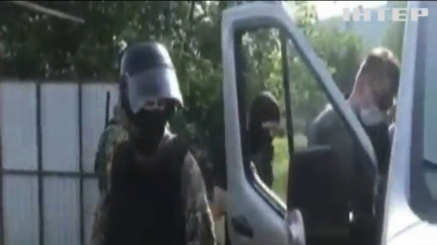 У Криму російські силовики вдерлися до осель кримських татар