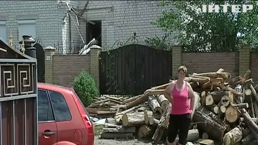 Буревій на Черкащині валив дерева та зривав дахи