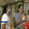 В Індії оздоблюють медичні маски справжніми діамантами