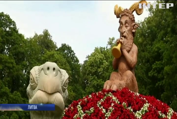 У Литві в старовинній садибі влаштували квітковий фестиваль