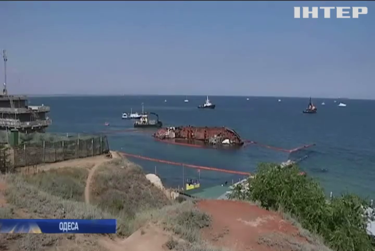 В Одесі знову не змогли підняти танкер "Делфі"