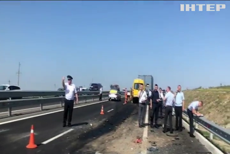 В Криму вантажівка "розмазала" маршрутку: дев'ять людей загинули