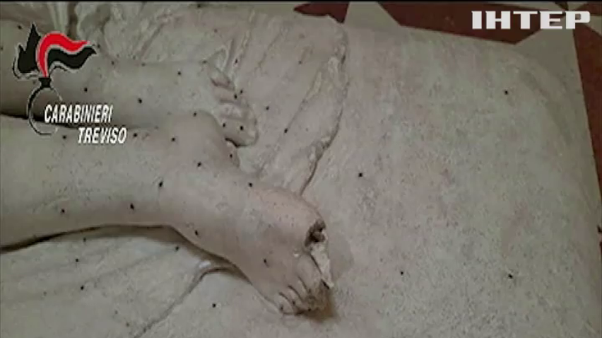 Турист відламав палець скульптурі в музеї
