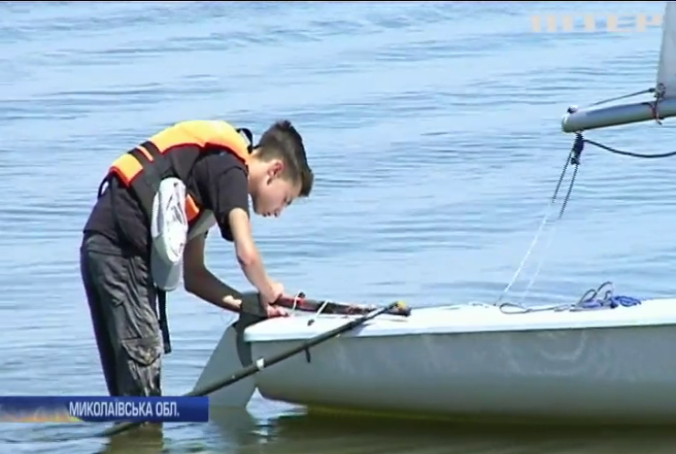 На Миколаївщині сільські дітлахи навчаються азів яхтингу