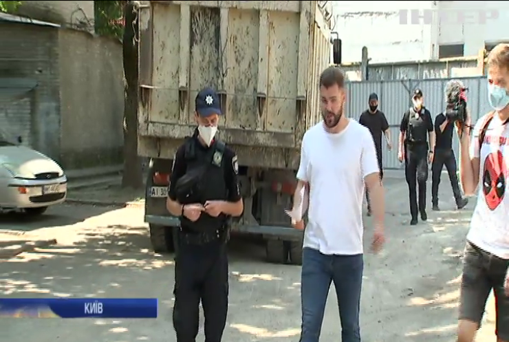 Скандал у Києві: забудовники нищать дитячий стадіон
