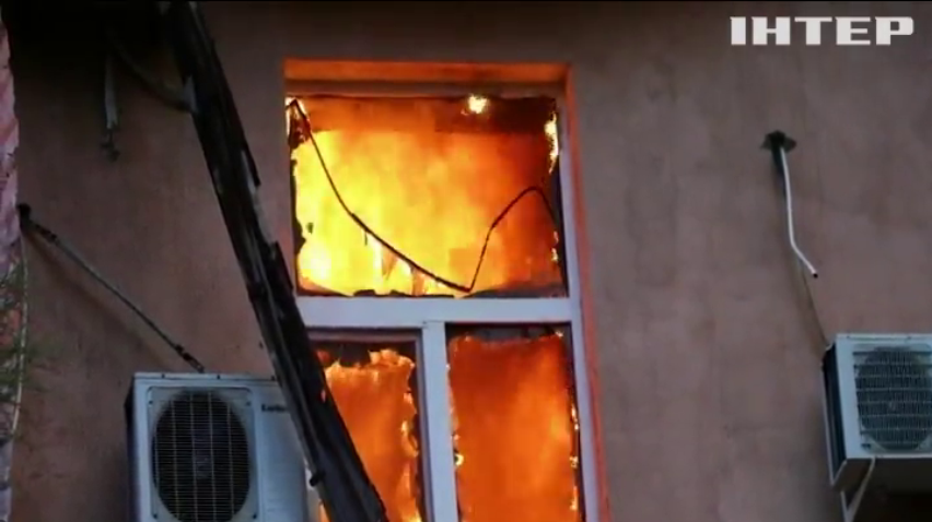 У Дніпрі в багатоквартирному будинку спалахнула пожежа