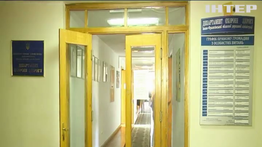 В Івано-Франківську подружжя місяць не може оформити свідоцтво про народження дитини