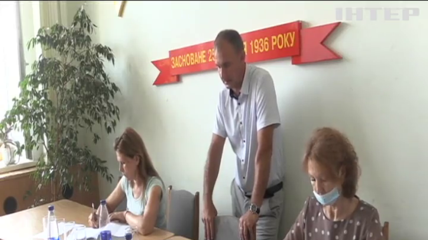 Депутати Курахового закликали президента скасувати антиконституційну заборону на проведення місцевих виборів