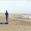 Французи на пляжах полюють на мікропластик
