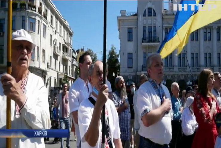 "Вишиванковий" фестиваль та святкові літургії: як у регіонах вітали Україну з Днем Незалежності