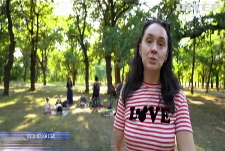 На Луганщині волонтери влаштували арт-терапію для дітей із прифронтової зони