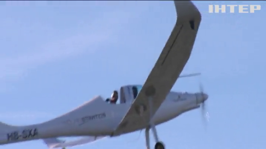 Парашутист здійснив перший в історії стрибок з літака на сонячних батареях