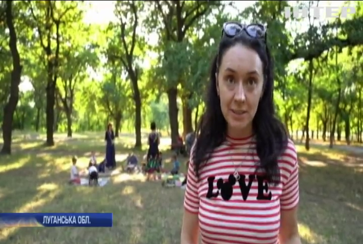 На Луганщині волонтери влаштували арт-терапію для дітей із Донбасу