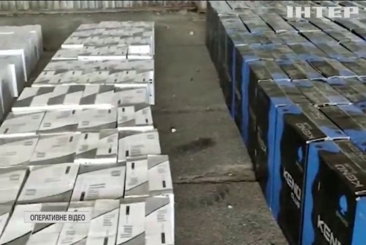 У порту на Одещині виявили рекордну партію контрабандних сигарет