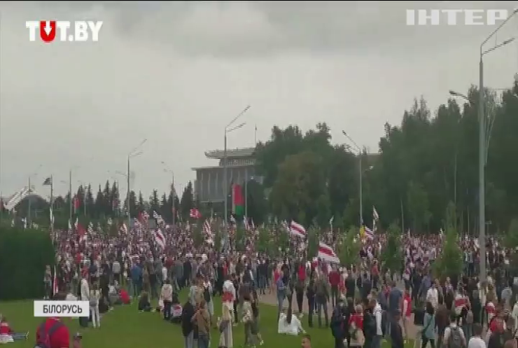 Нескорена Білорусь: на Марш єдності в Мінську вийшли десятки тисяч людей