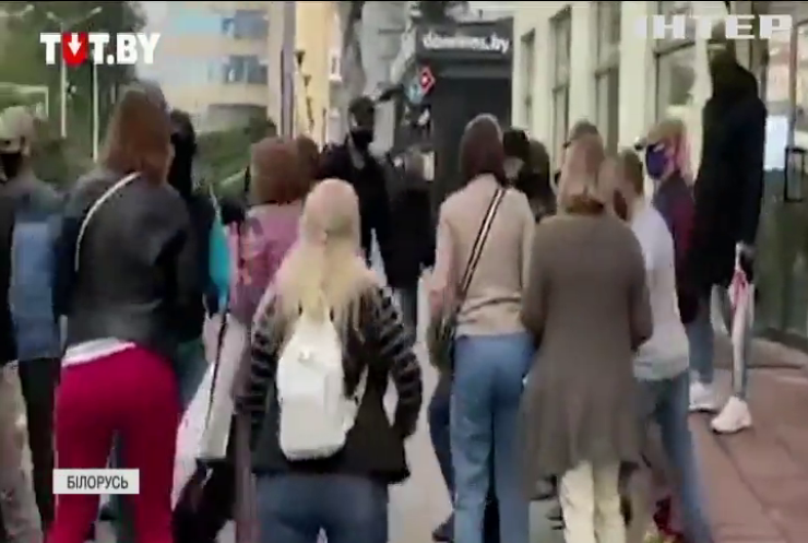 У Білорусі люди збираються масові мітинги