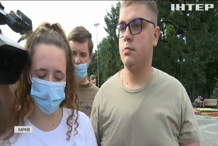 "По газонах не ходити": у Харкові охоронці напали та побили студентів
