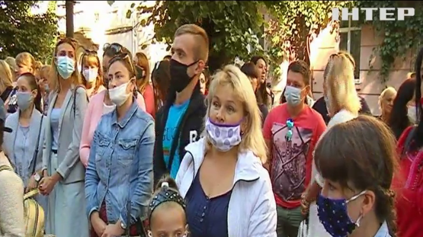 У Чернівцях на мітингу закликали відкрити школи
