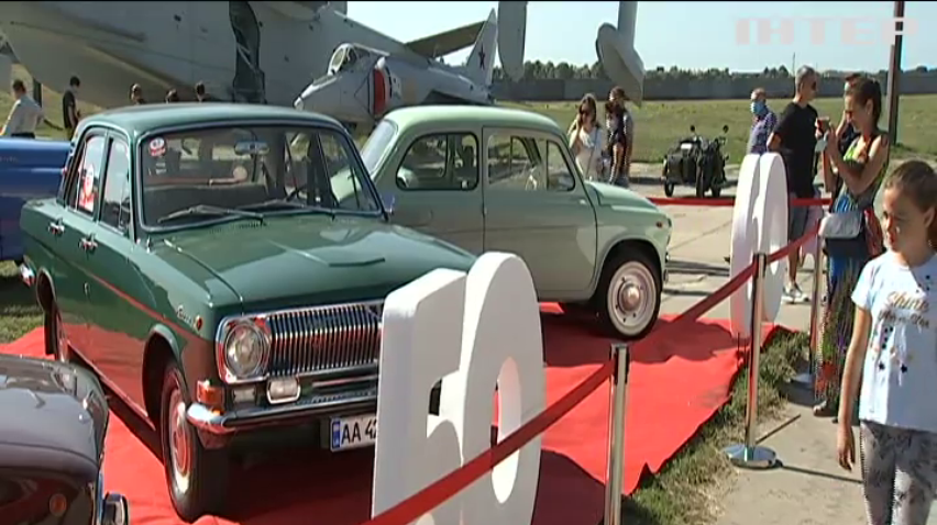 "Old Car Land": у Києві пройшов фестиваль раритетних автомобілів 