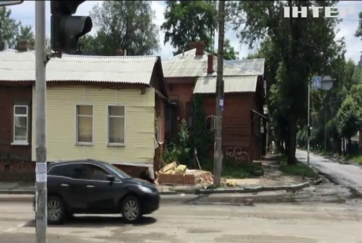 В Україні вітер та зливи залишили без світла сотні населених пунктів