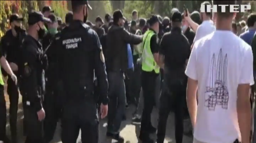 Право сили: у Києві поліція побилася зі студентами та викладачами Олімпійського коледжу