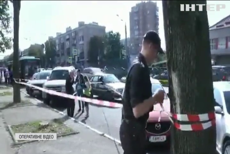 У центрі Харкова пограбували жінку у власному авто