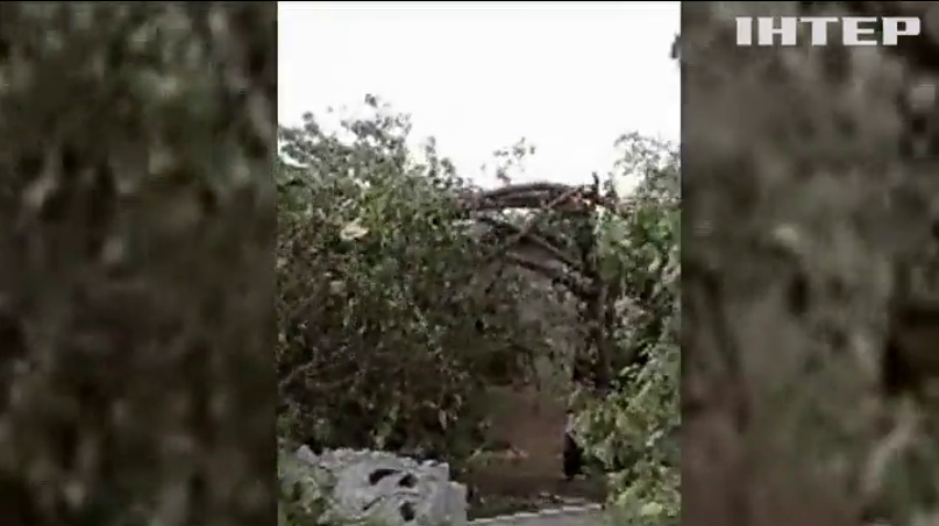 Негода на Херсонщині: буревій залишив десятки будинків без дахів