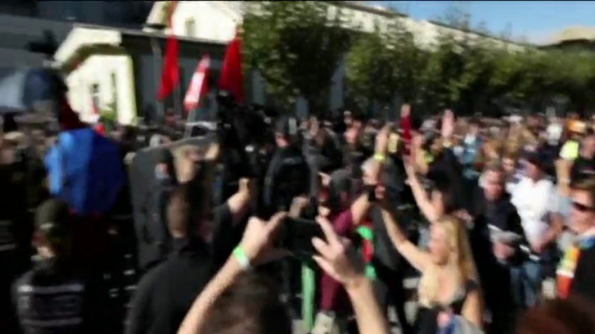 Німці протестували проти "коронавірусного стеження"