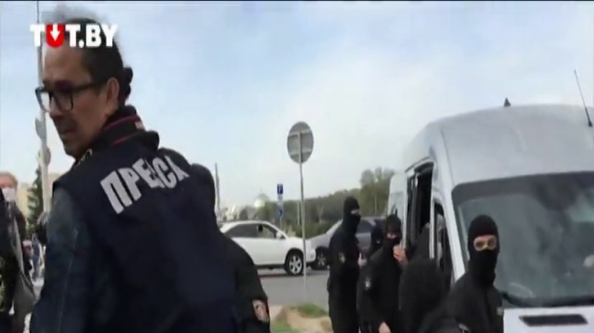 Протести у Білорусі: мітингарів розганяли водометами