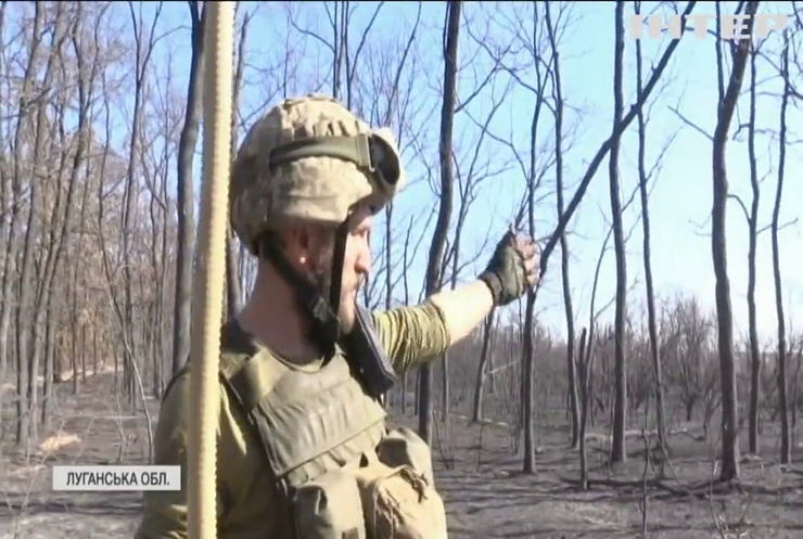 На Донбасі противник підпалює степ і лісосмуги