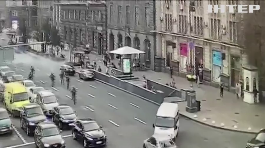 На Хрещатику зі стріляниною та гонитвою затримали банду