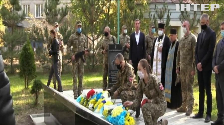 У Сєвєродонецьку та Краматорську відкрили пам’ятні меморіали захисникам України