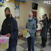 Порушення на місцевих виборах: в Одесі спіймали гастролерів, а у Дніпрі фотографували бюлетені