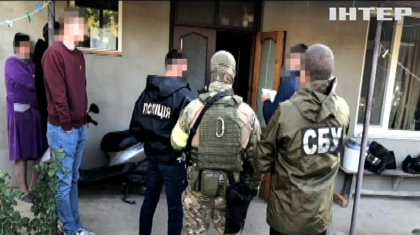 Поліція викрила масштабну схему фальшування документів 