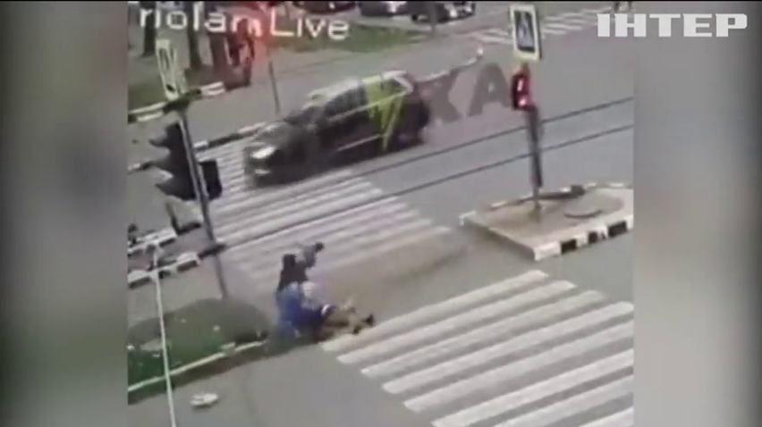 Іноземець у Харкові протаранив людей на острівці безпеки (відео)