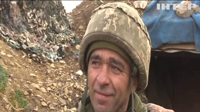 На фронті продовжується війна державних символів 