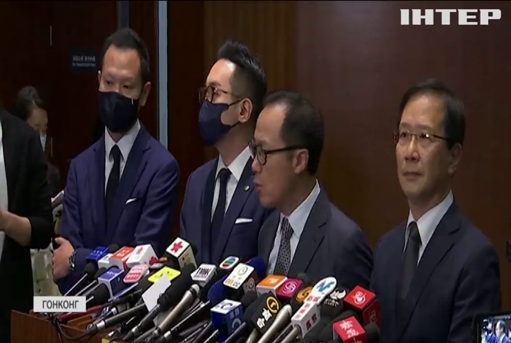 Протести на вищому рівні: опозиція Гонконгу пішла у відставку