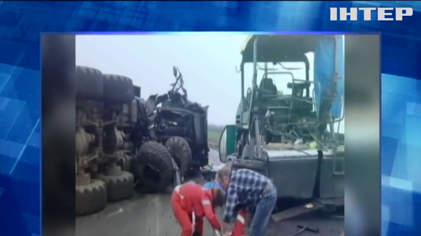 На Кіровоградщині військові на вантажівці збили дорожніх робочих
