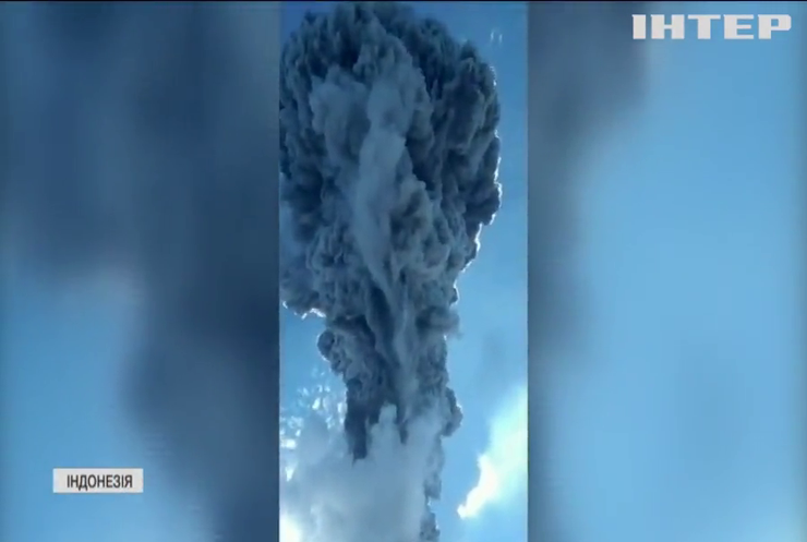 В Індонезії вивергається вулкан: стовп попелу піднявся на чотири кілометри