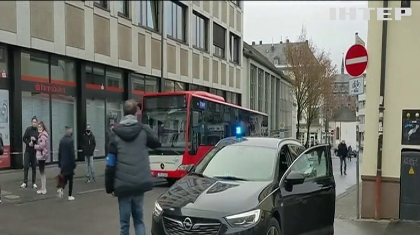 У Німеччині авто протаранило натовп пішоходів