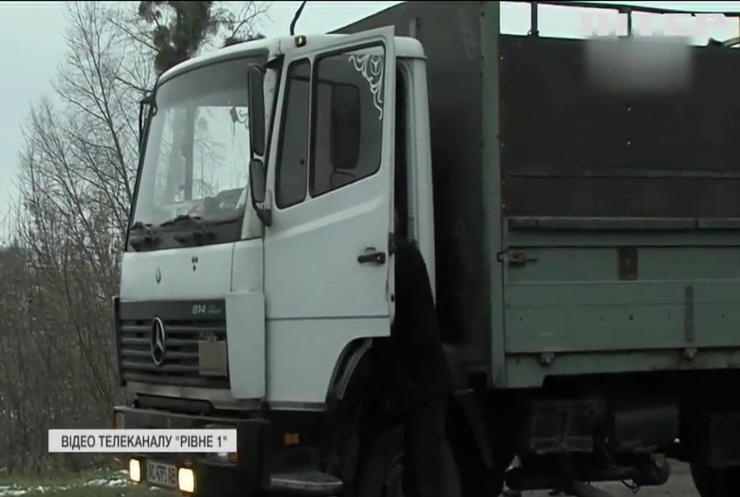 На Рівненщині під колесами автівки загинув восьмирічний хлопчик