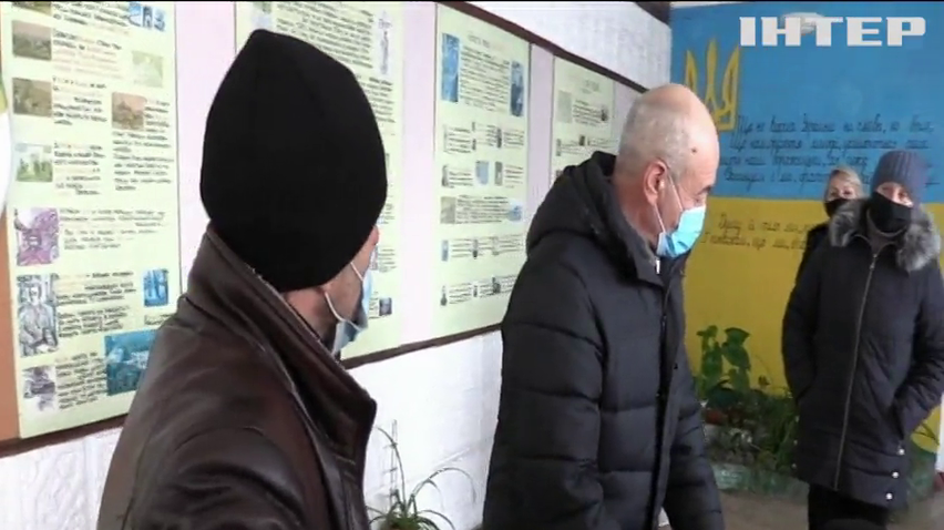 На Черкащині суд поновив на посаді директора, який знущався з дітей і варив у школі самогон