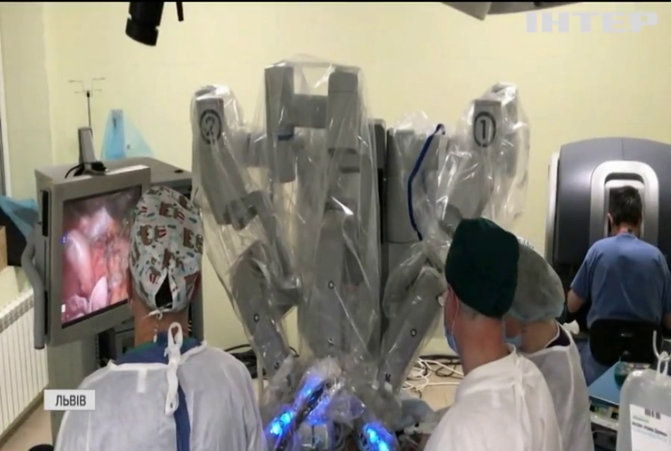 У Львові робот Da Vinci прооперував першого пацієнта