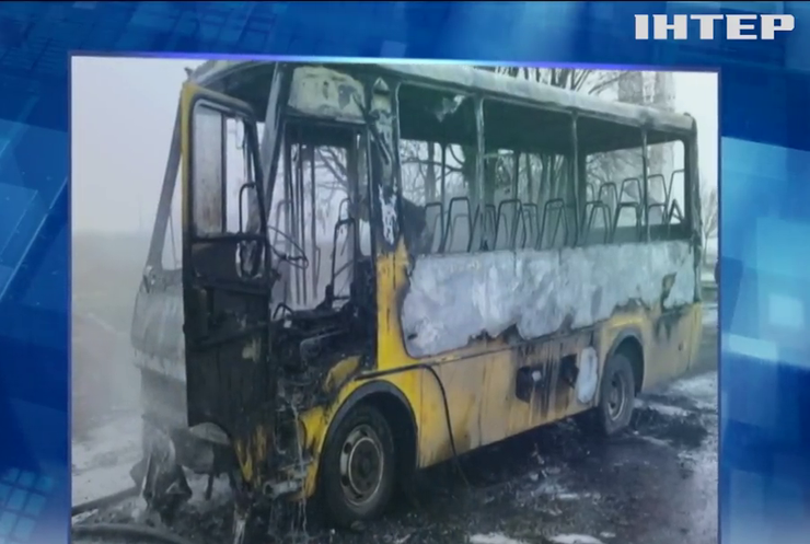 На Дніпропетровщині у дорозі згоріла маршрутка 