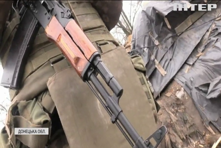 На Донбасі попри Різдво противник обстрілював українські позиції
