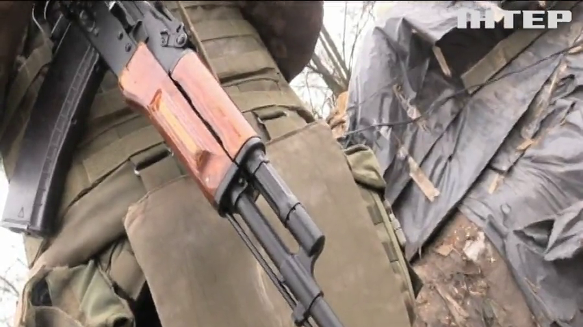 На Донбасі попри Різдво противник обстрілював українські позиції
