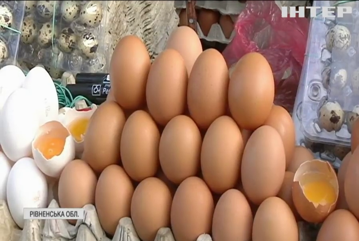 Чому в Україні рекордно дорожчають яйця