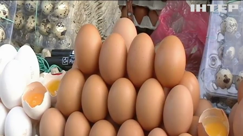 Чому в Україні рекордно дорожчають яйця