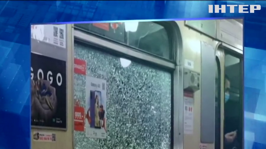 Вандали напали на потяги метро Києва