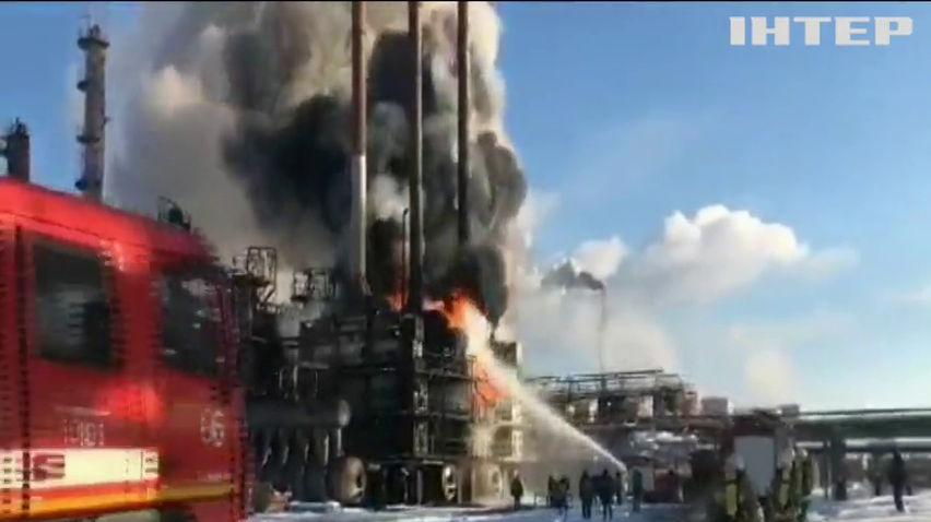 На Прикарпатті спалахнула масштабна пожежа на хімічному підприємстві
